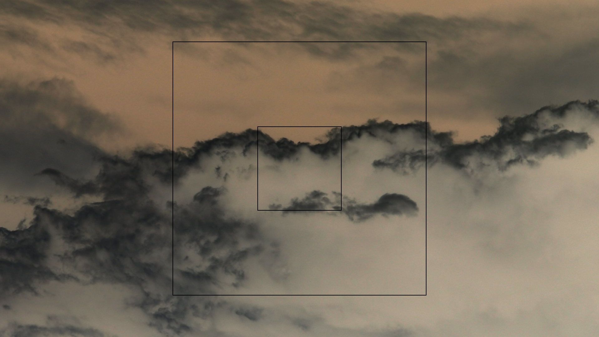 2022-09-18 Reflexe im Fenster und Wolken (Foto)